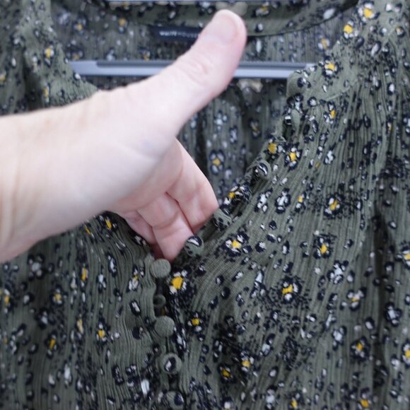 White House Black Market Button Front Long Sleeve Blouse Sz M Green Floral - Picture 4 of 7